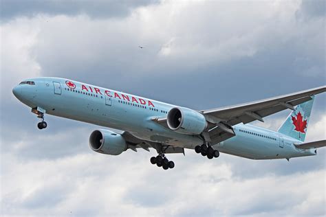 air canada 777 300er